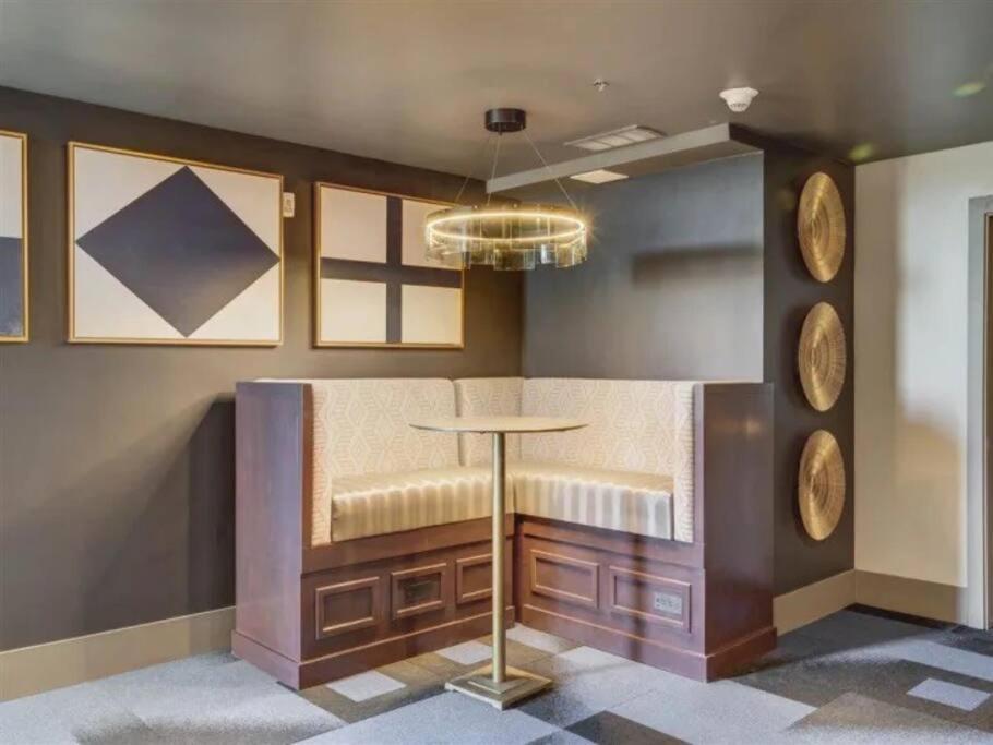 Apartment Luxurious Retreat In Slc *