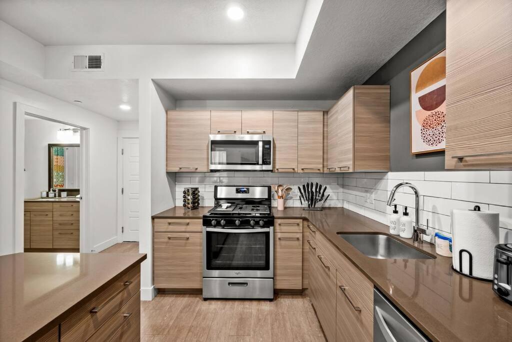 Luxurious Retreat In Slc Apartment